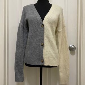 Olivia Sky Knit Cardigan Sweater V-Neck Gray Cream Color Block Button Up‎ Small